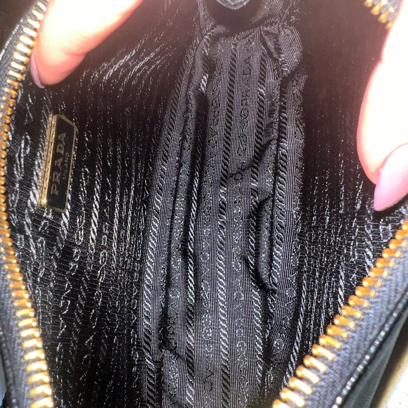 Prada Re-Edition 2005 Saffiano Leather Bag - Picture 16 of 16